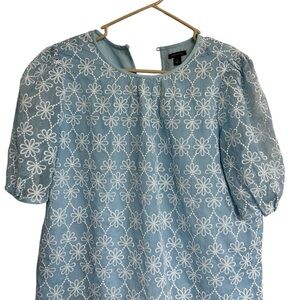 Ann Taylor EUC Blue Floral Embroidered Women's Top